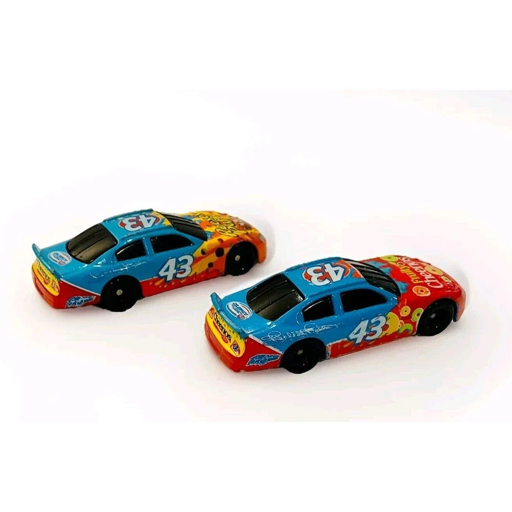 2008 Nascar Richard Petty #43 Reese's Puffs & Fruity Cheerios Cars 1:64 Loose